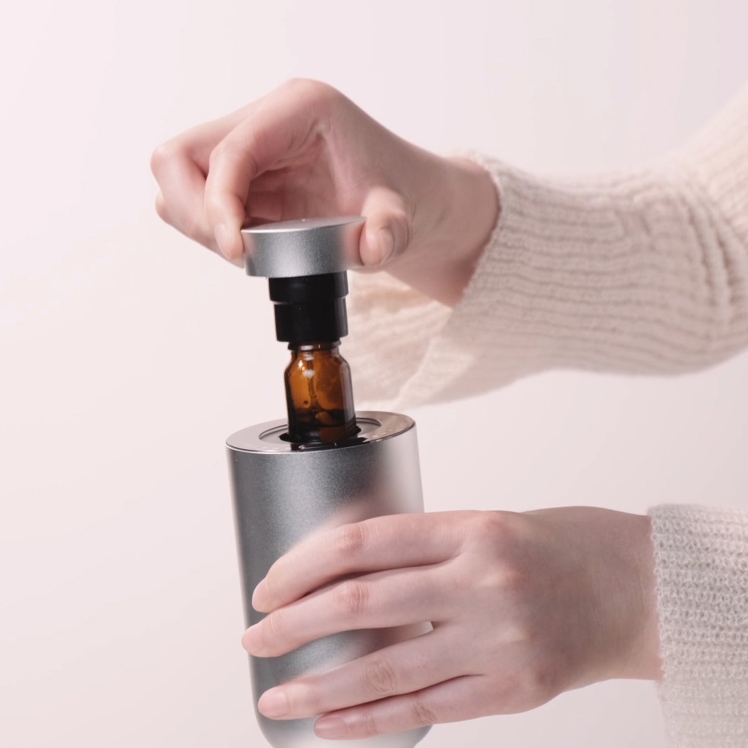 Seasonal Scentscape: A Year-Round Guide to Switching Fragrances in Your Electric Oil Diffuser