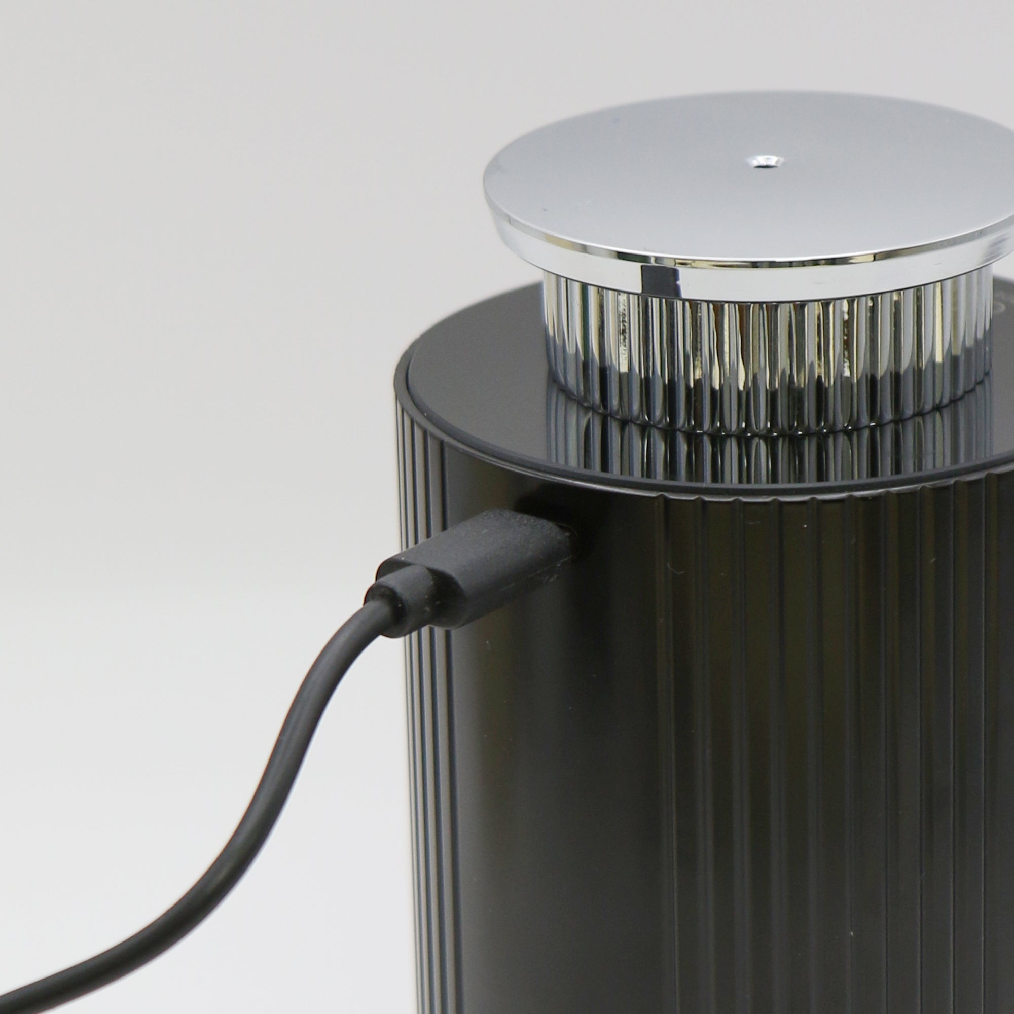 Ribbed Essential Oil Diffuser (Black)