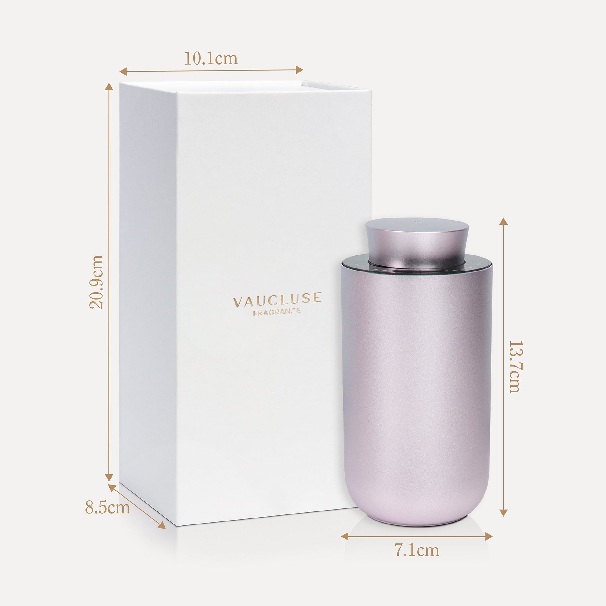 An infographic diagram showing the purple dusk diffuser dimensions of 13.3cm by 7.1cm alongside its luxury white Vaucluse presentation box measuring 20.8cm by 10.5cm.